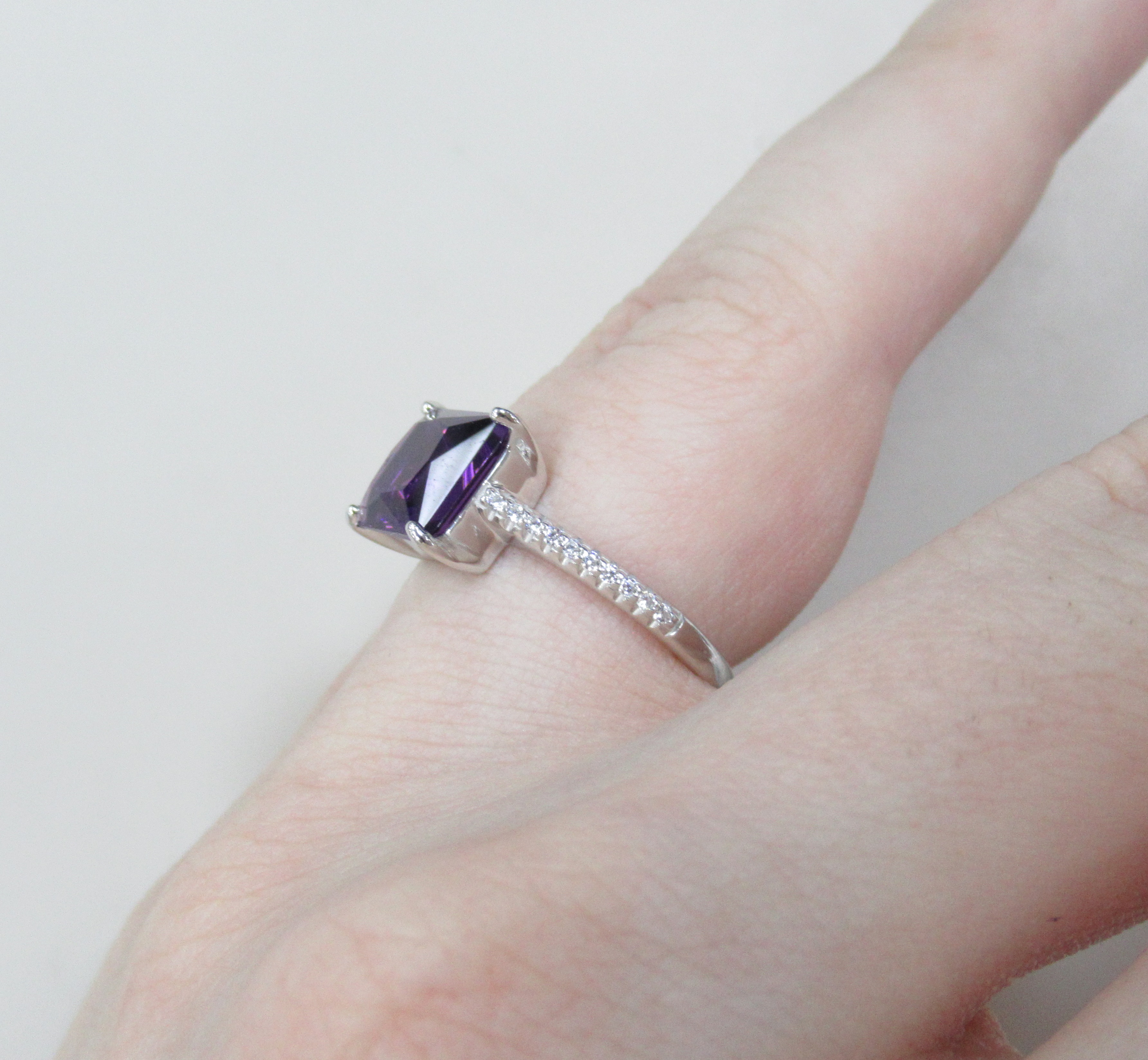 Серебряное кольцо с аметистом